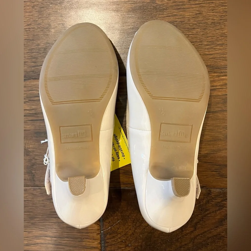 NEW SmartFit Cream Patent Peep-Toe Dress Shoes Mary Jane Heels Adjustable 1.5